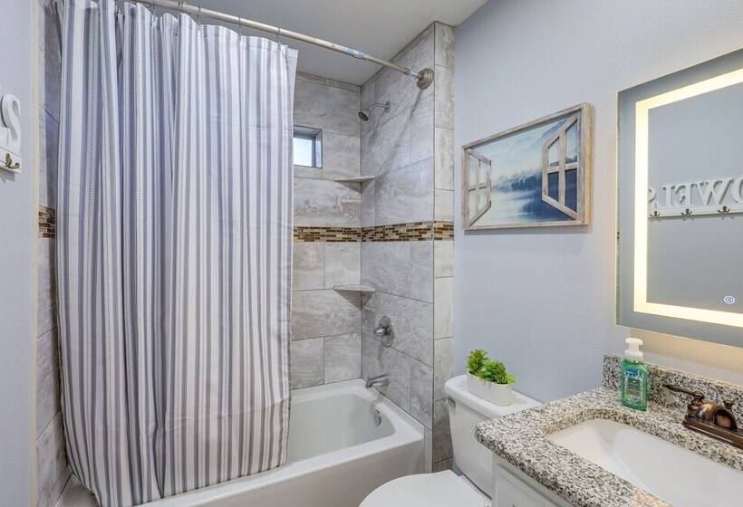 Sunny Hearne Home Near Universities!