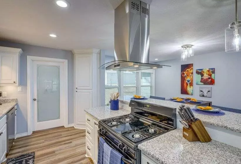 Sunny Hearne Home Near Universities!