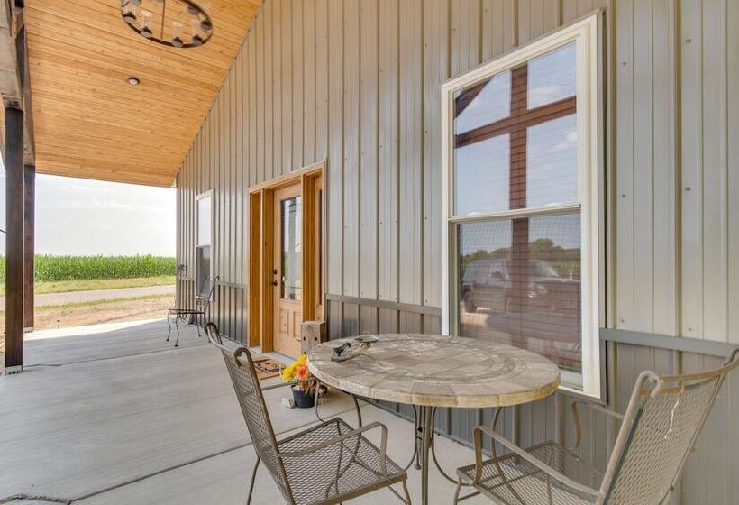 Tranquil La Prairie Retreat W/ Patio & Fireplace!