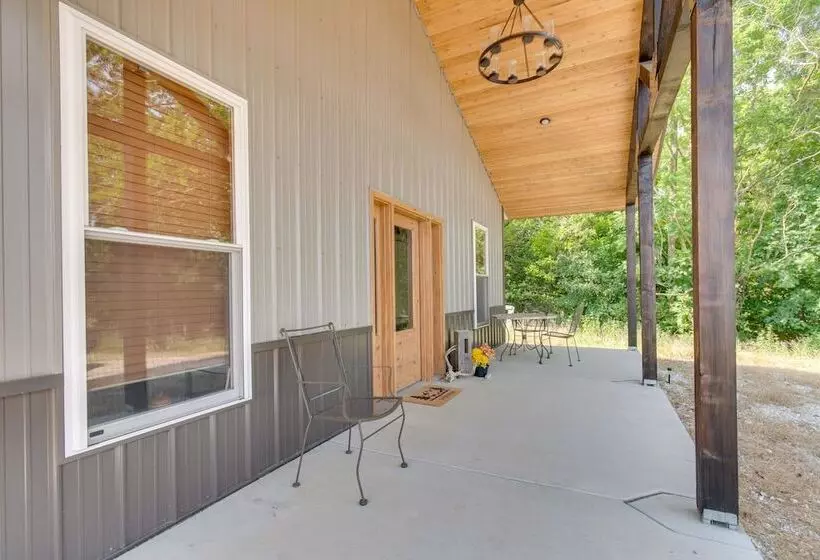 Tranquil La Prairie Retreat W/ Patio & Fireplace!