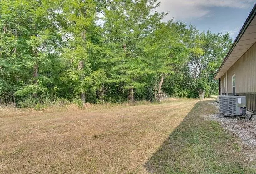 Tranquil La Prairie Retreat W/ Patio & Fireplace!