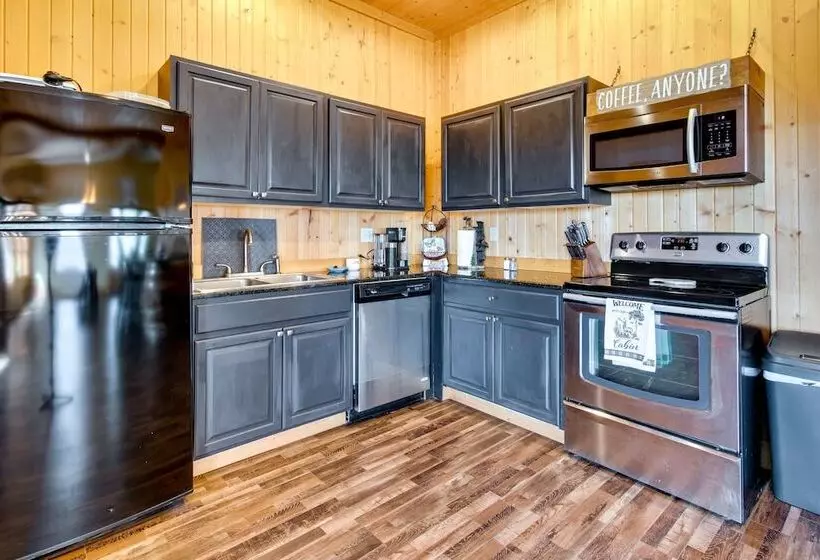 Tranquil La Prairie Retreat W/ Patio & Fireplace!