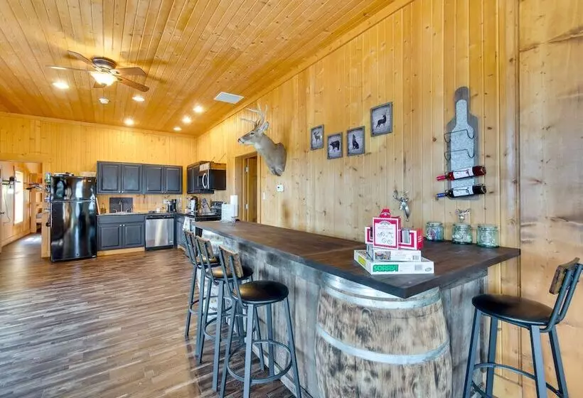 Tranquil La Prairie Retreat W/ Patio & Fireplace!