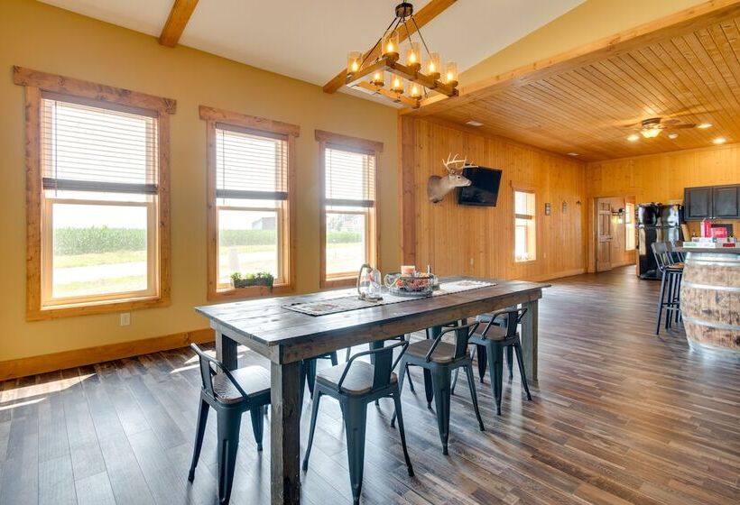 Tranquil La Prairie Retreat W/ Patio & Fireplace!