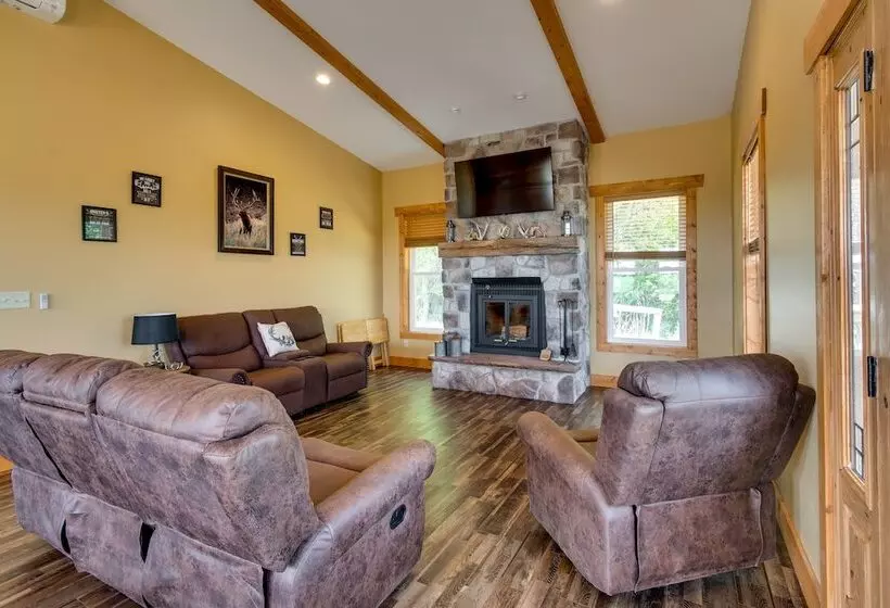 Tranquil La Prairie Retreat W/ Patio & Fireplace!