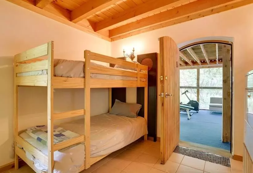 Unique Ferndale Retreat: Sauna, Deck & Home Gym!