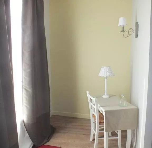 تختخواب و صبحانه Alcove Des Beaux Arts