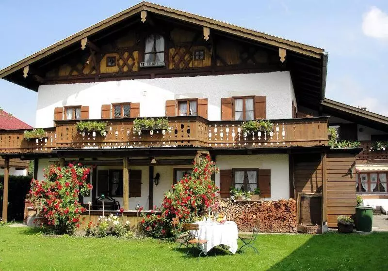 Aamiaismajoitus (B&B) Mammhofer Suite & Breakfast