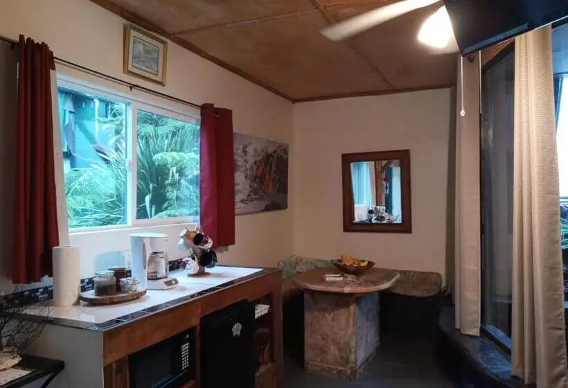 ホテル Aloha Crater Lodge