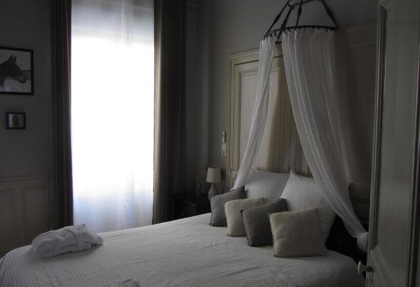 هتل Chambre D'hôtes Les Epicuriens