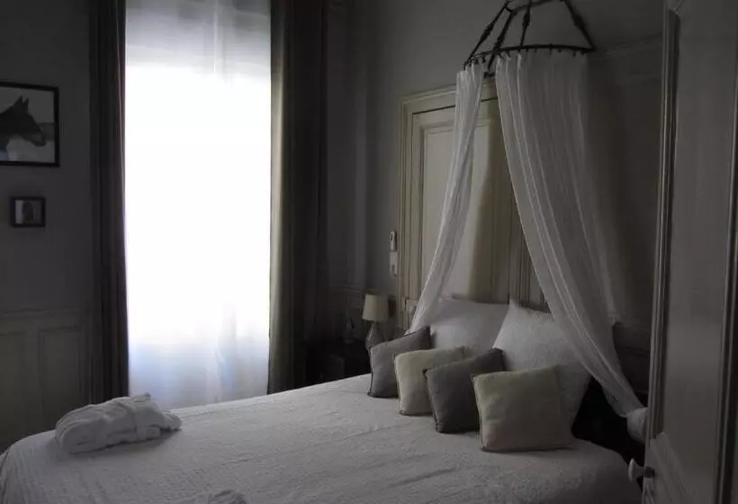هتل Chambre D'hôtes Les Epicuriens