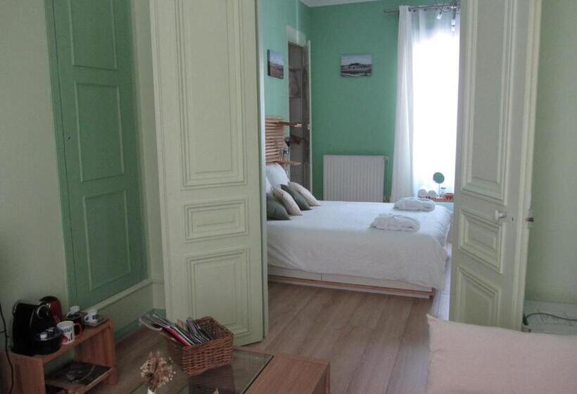 هتل Chambre D'hôtes Les Epicuriens