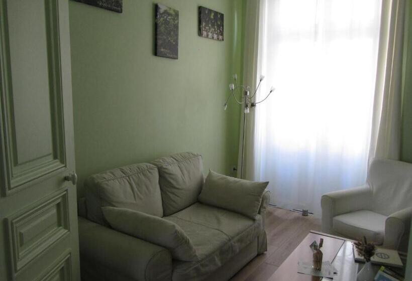 هتل Chambre D'hôtes Les Epicuriens