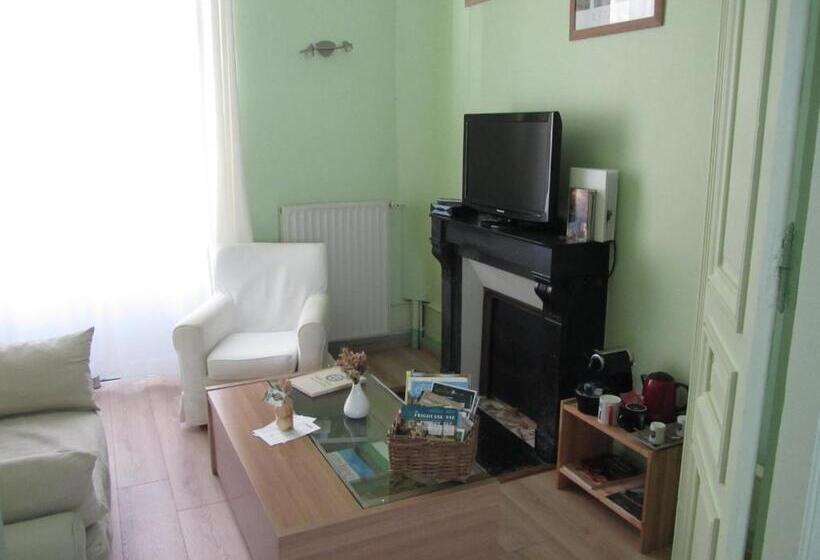 هتل Chambre D'hôtes Les Epicuriens