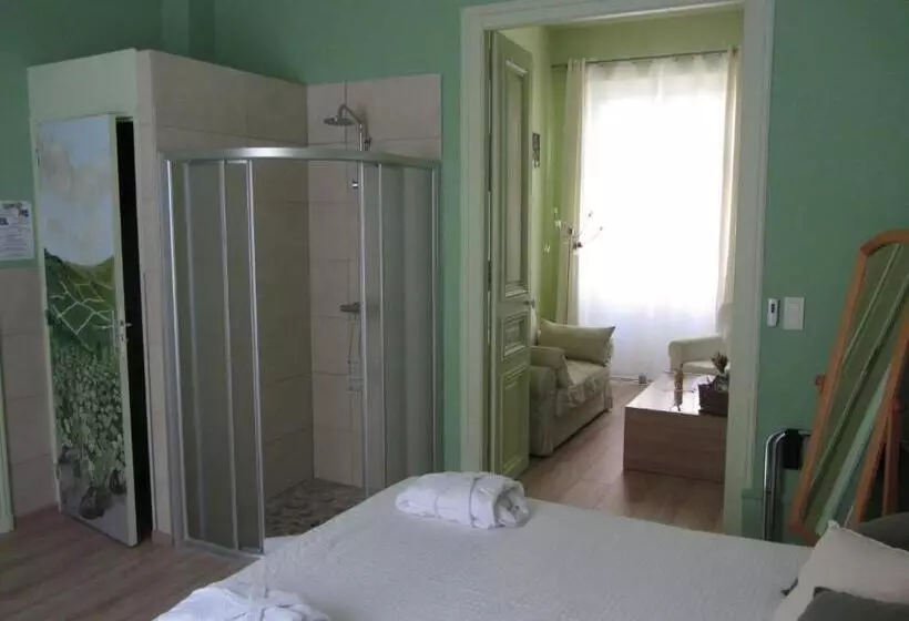 هتل Chambre D'hôtes Les Epicuriens
