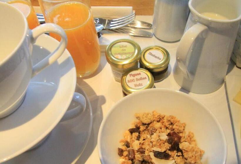 هتل Chambre D'hôtes Les Epicuriens