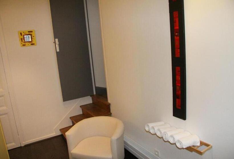 هتل Chambre D'hôtes Les Epicuriens