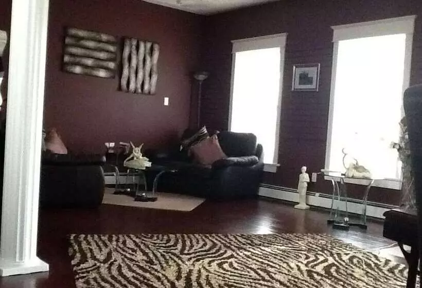 هتل Driftwood Heights Bed & Breakfast