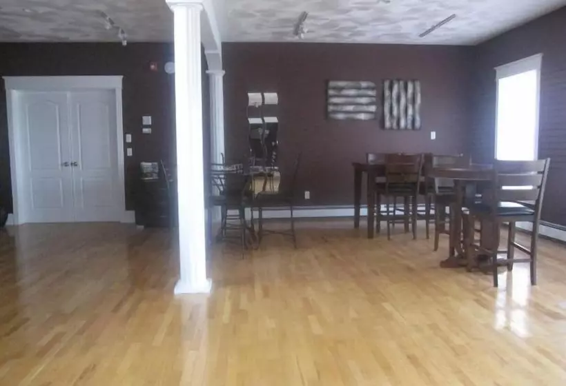 هتل Driftwood Heights Bed & Breakfast
