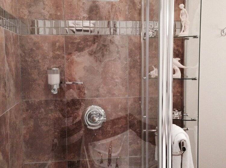 Hotel Driftwood Heights Bed & Breakfast