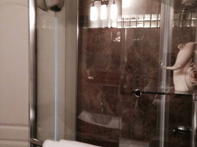 Hotel Driftwood Heights Bed & Breakfast