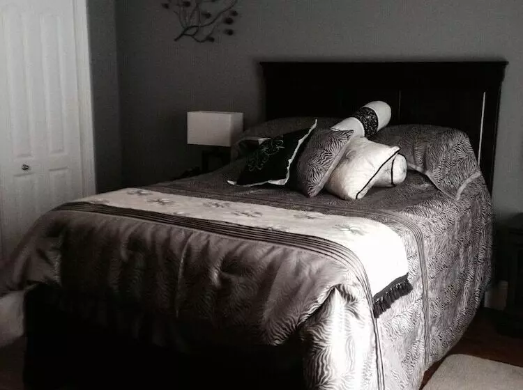 هتل Driftwood Heights Bed & Breakfast