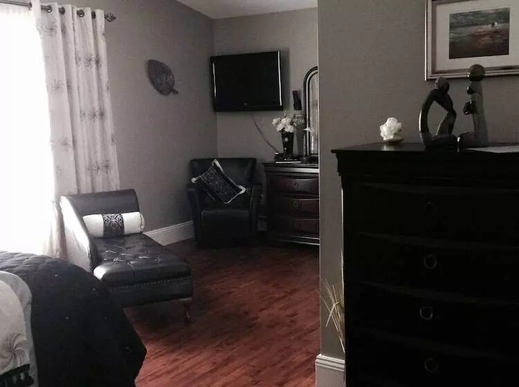 هتل Driftwood Heights Bed & Breakfast