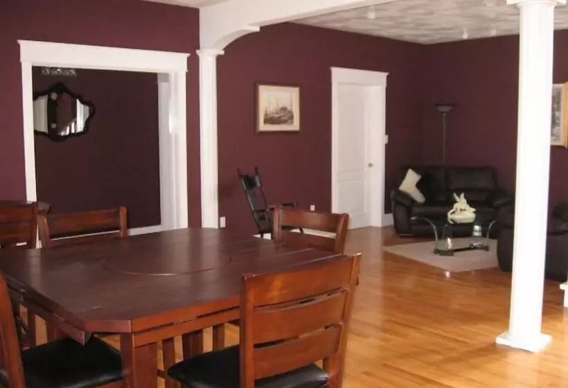 هتل Driftwood Heights Bed & Breakfast