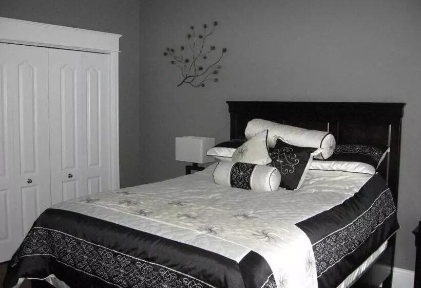 هتل Driftwood Heights Bed & Breakfast