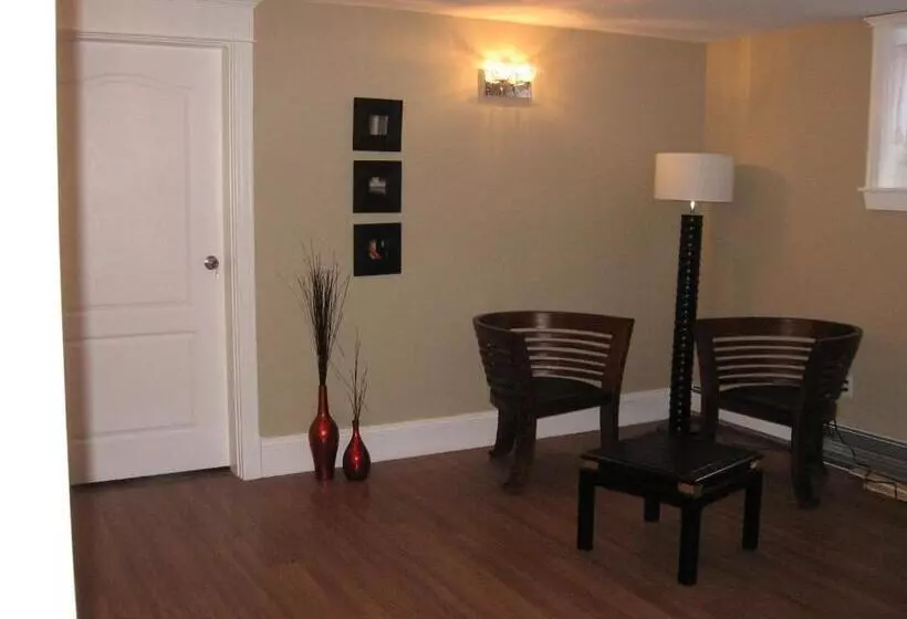 هتل Driftwood Heights Bed & Breakfast