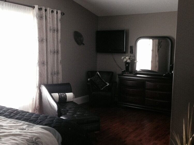 Hotel Driftwood Heights Bed & Breakfast