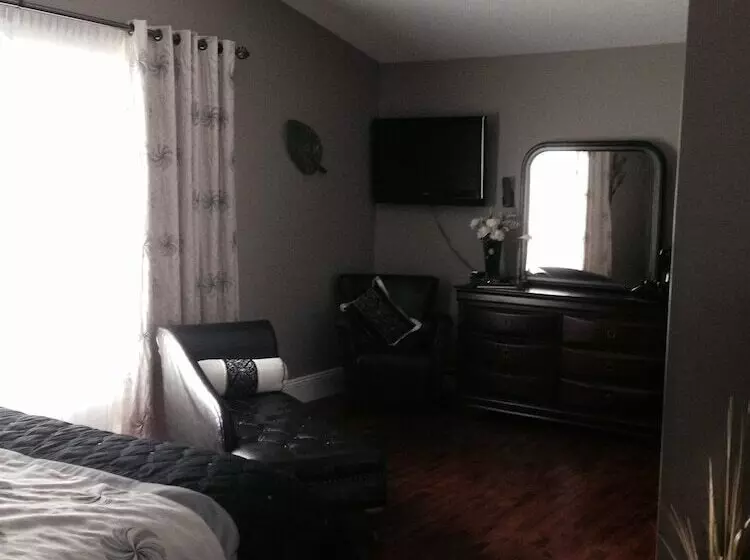 هتل Driftwood Heights Bed & Breakfast