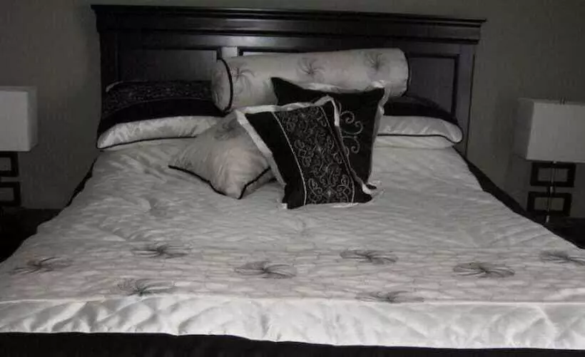 هتل Driftwood Heights Bed & Breakfast