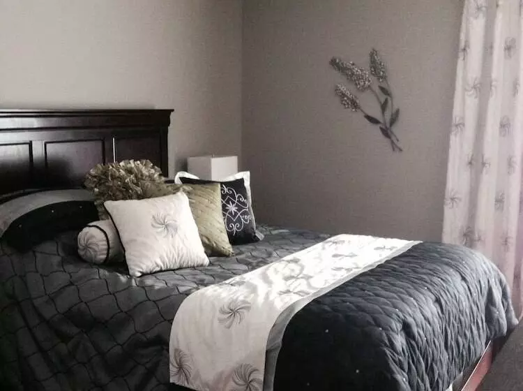 هتل Driftwood Heights Bed & Breakfast