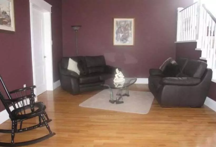 هتل Driftwood Heights Bed & Breakfast