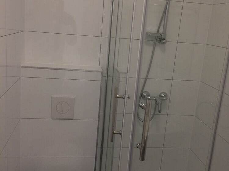 هتل Gambrinus Dutenhofen