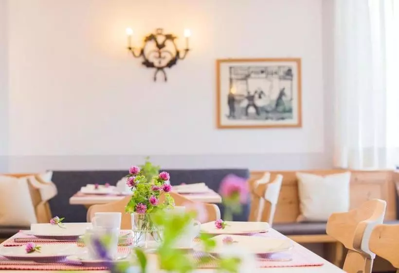 Hotelli Gasthof Lindenbuck