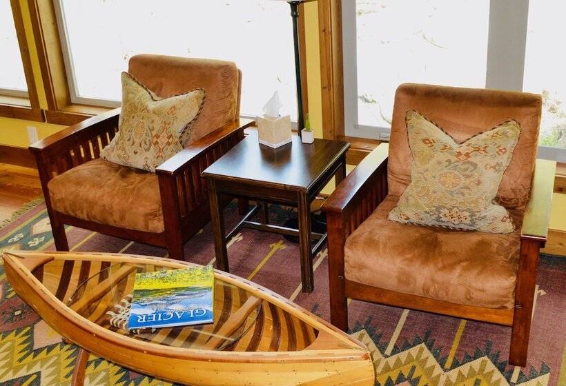 בית מלון כפרי Glacier Guides Lodge