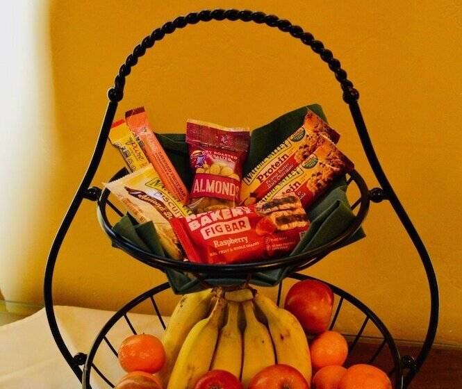 בית מלון כפרי Glacier Guides Lodge