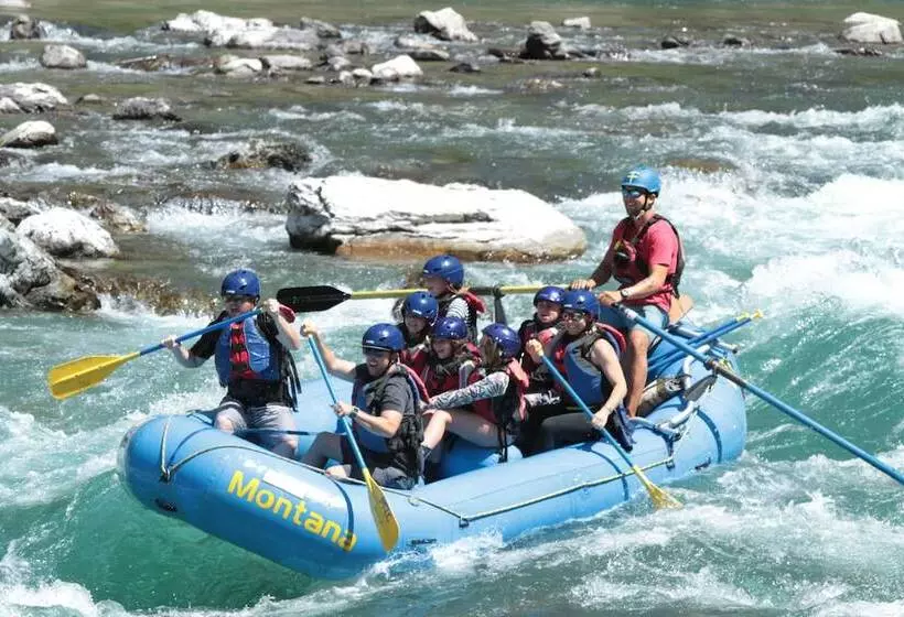 ホテル Glacier Guides Lodge