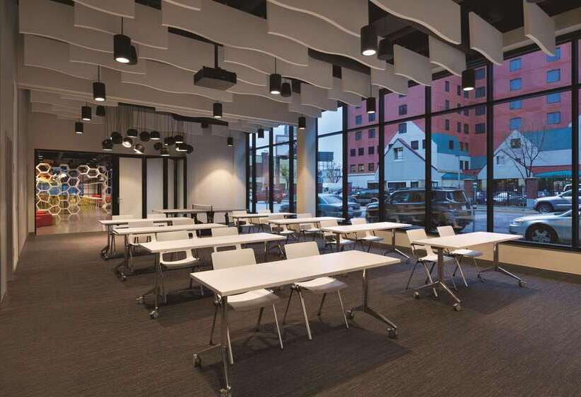 호텔 Radisson Red Minneapolis Downtown