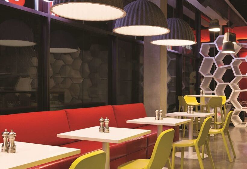 호텔 Radisson Red Minneapolis Downtown