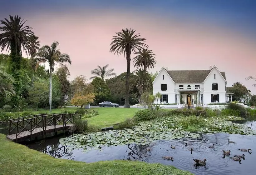 هتل The Manor House At Fancourt