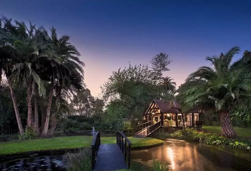 هتل The Manor House At Fancourt