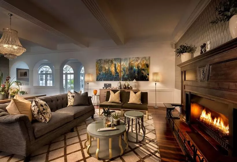هتل The Manor House At Fancourt