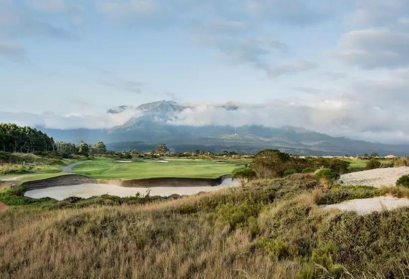 هتل The Manor House At Fancourt