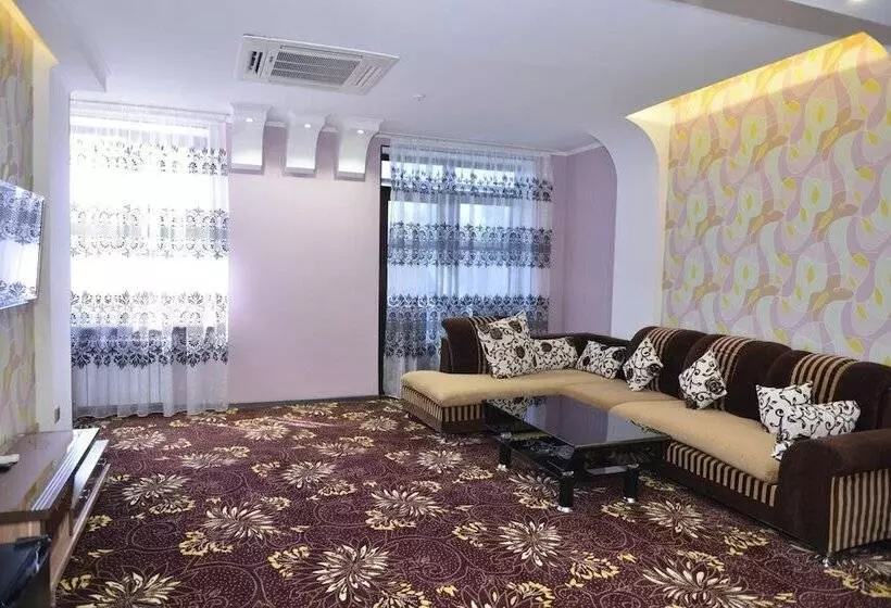 هتل Zhibek Zholy
