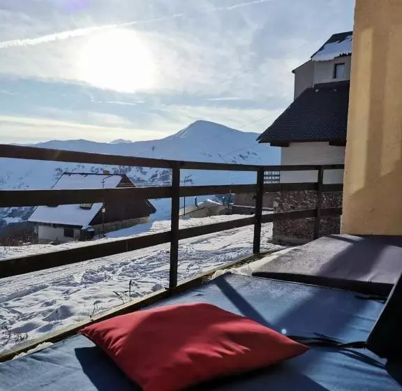 White Shino Hostel
