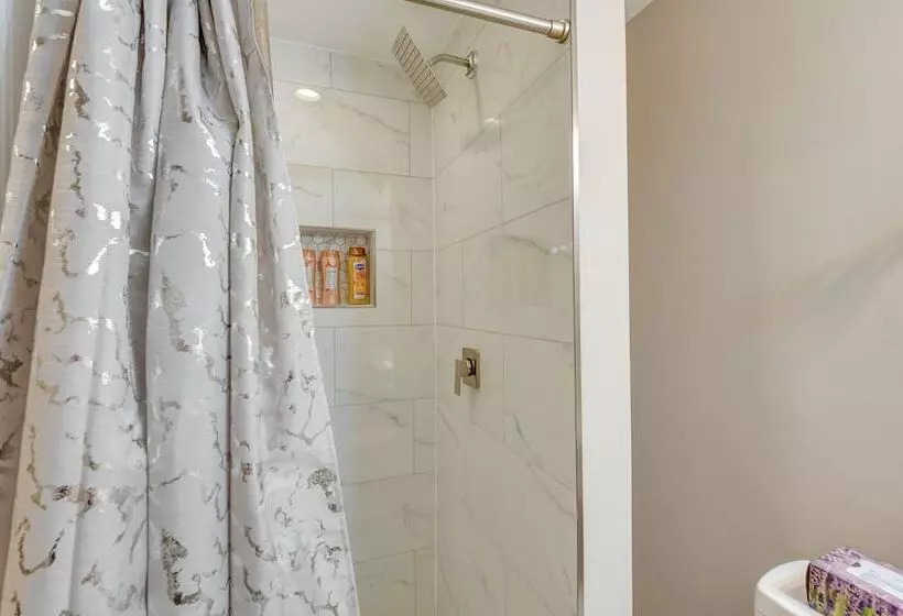 Baltimore Home W/ Deck, 9 Mi To Downtown!