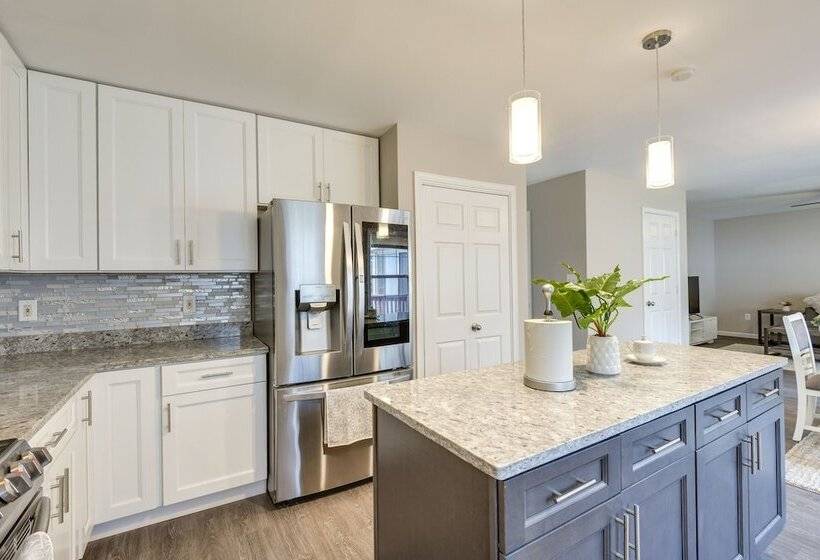 Baltimore Home W/ Deck, 9 Mi To Downtown!